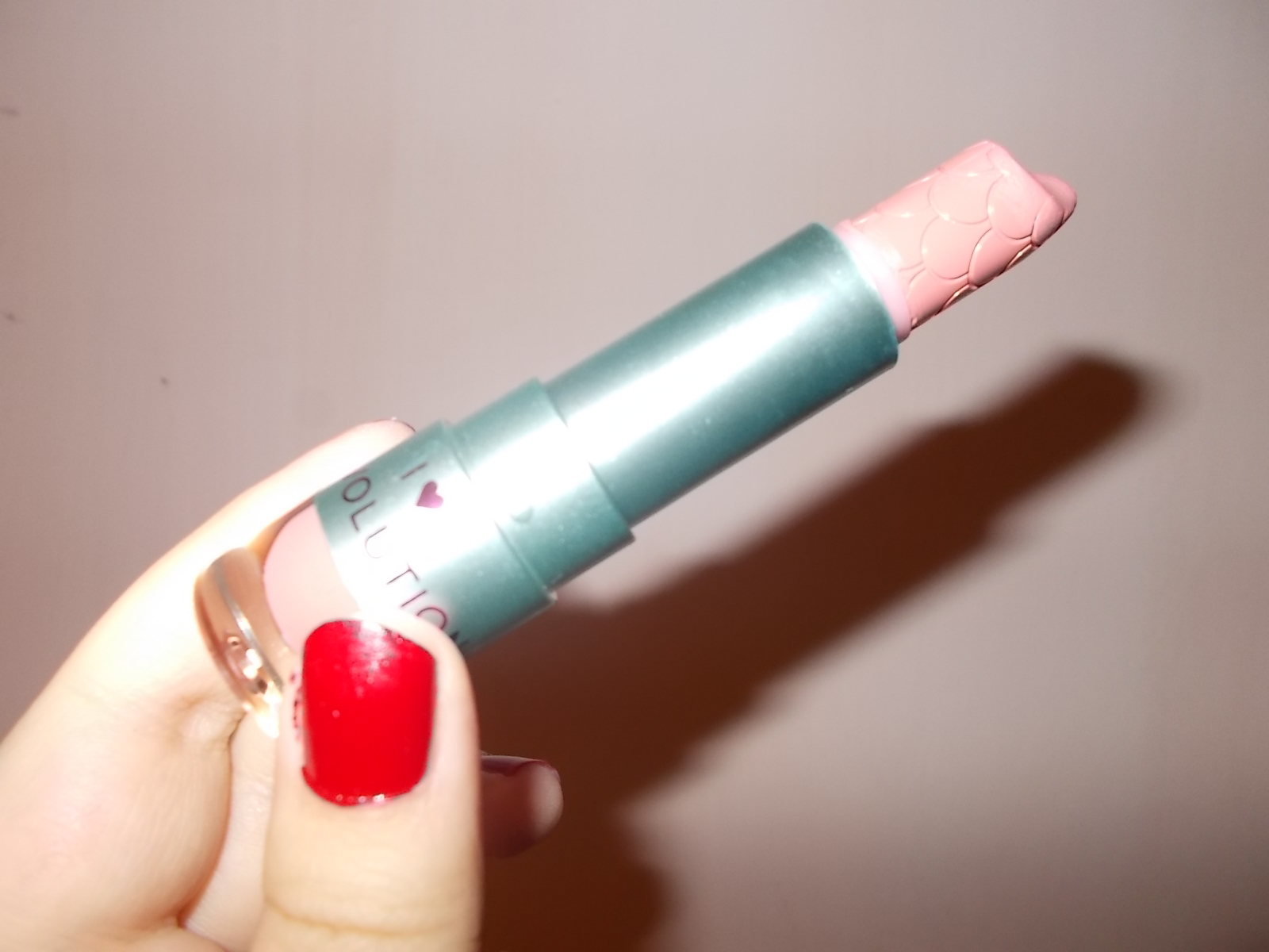 makeup-revolution-lipstick