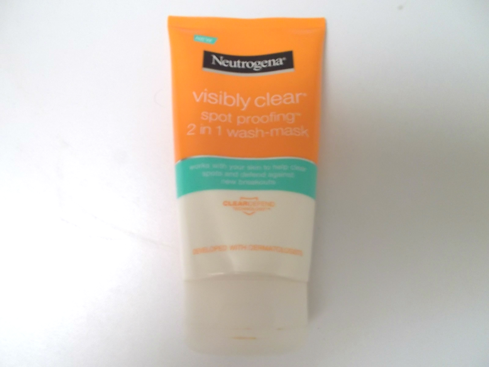 neutrogena-visibly-clear-wash