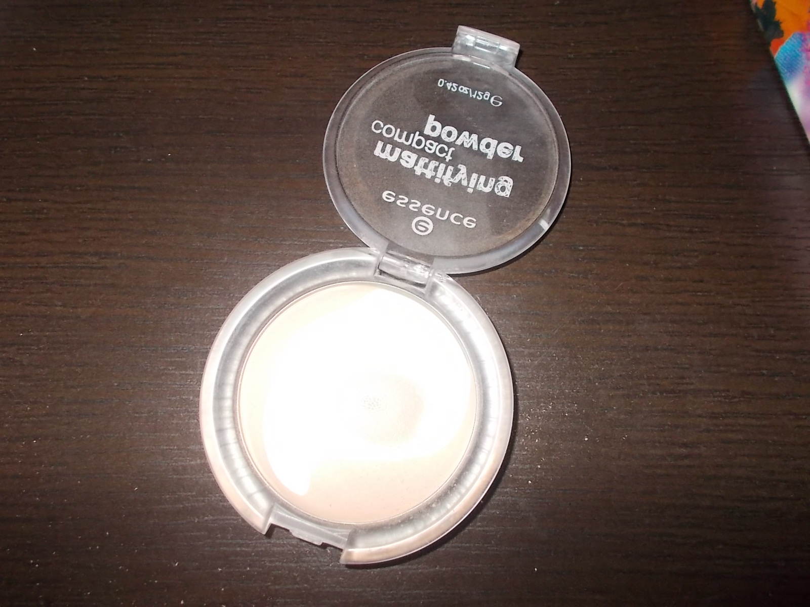 essence mattyfing compact powder