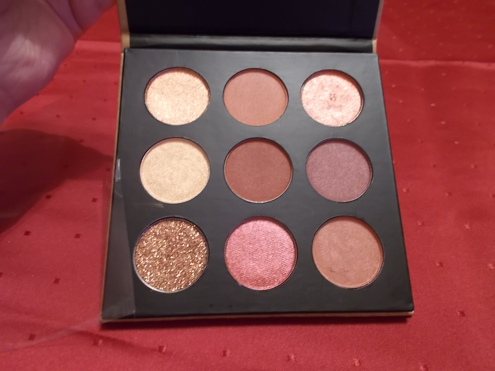 essence ho ho ho eyeshadow palette 1