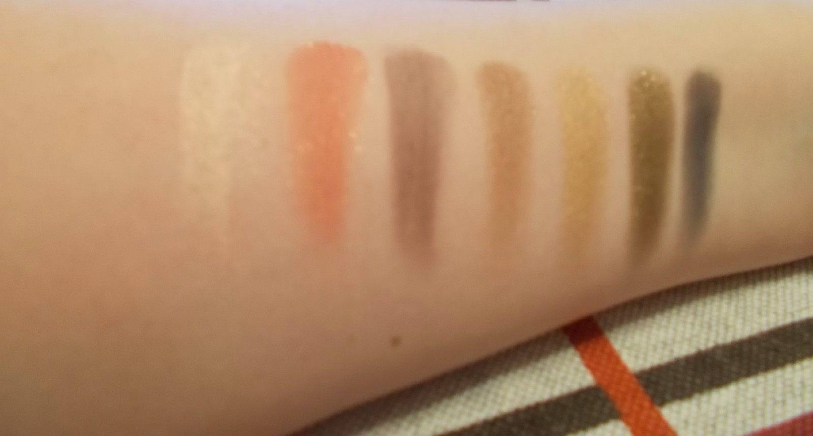 into the snow glow eyeshadow swatches 1