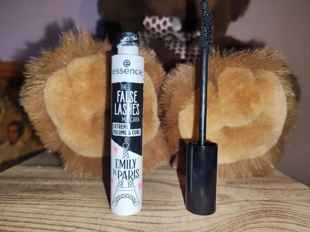 essence The False Lashes Extreme Volume & Curl Mascara&nbsp;review